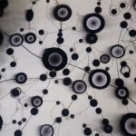 Elemi részecskék I. 2025. Szén - papír, 70x50 cm